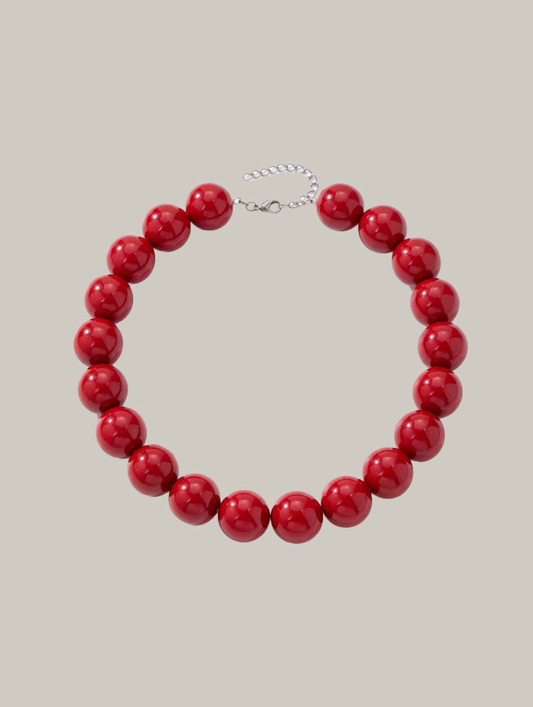 Collar rojo maximalista