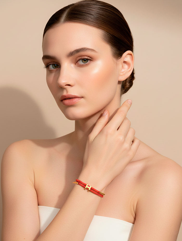 Pulsera Trenzada con Broche Dorado