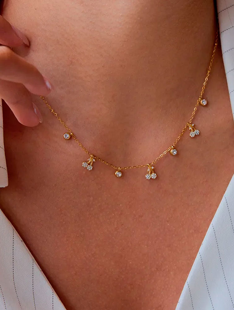 Collar Cadena Fina con Cerezas y Cristales