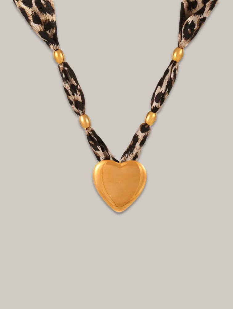 Collar Dije Corazón con Cordón Animal Print